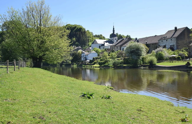 Lavish Holiday Home in Chassepierre With Terrace - Foto 34