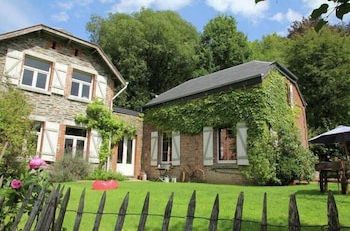 Photo 1 - Spacious Cottage With Backyard and Large Garden