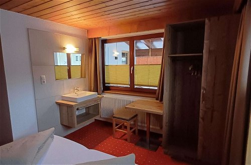 Photo 6 - Modern Apartment in Langenfeld Near Ski Area