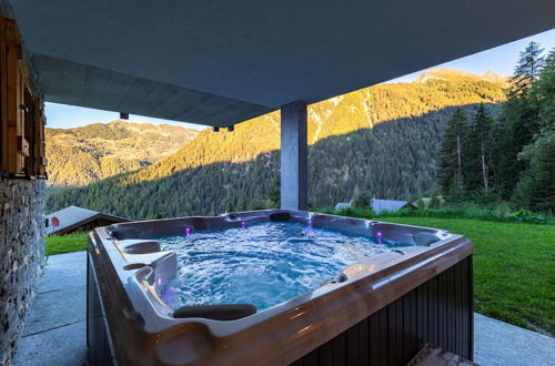 Foto 22 - Authentic Swiss Spa Chalet Hot Tub & Sauna