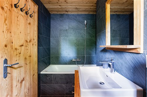 Photo 19 - Authentic Swiss Spa Chalet Hot Tub & Sauna