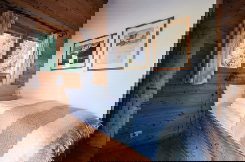 Foto 44 - Authentic Swiss Spa Chalet Hot Tub & Sauna