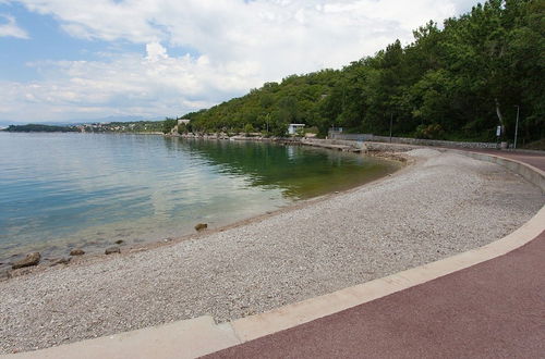 Photo 17 - Lush Apartment in Omisalj Near Seabeach