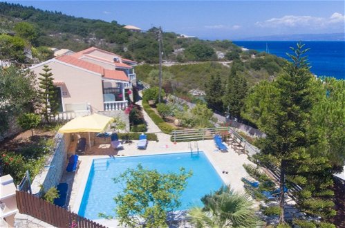 Foto 16 - Dolphin Villa 1 Swimming Pool Walk to Beach Sea Views A C Wifi - 580