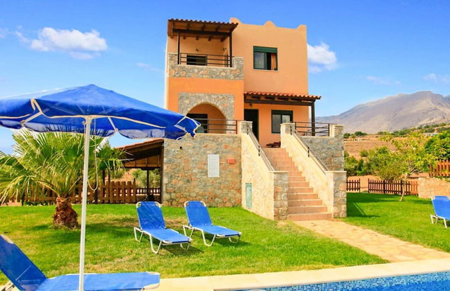 Theo Beach Villa Large Private Pool Walk to Beach Sea Views A C Wifi Car Not Required - 1843 - Photo 1