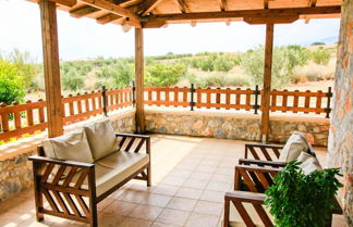 Foto 2 - Theo Beach Villa Large Private Pool Walk to Beach Sea Views A C Wifi Car Not Required - 1843