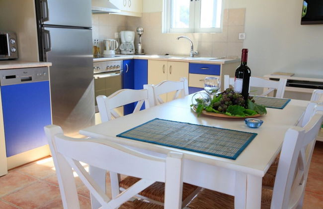 Nafsika Beach House Large Private Pool Walk to Beach Sea Views A C Wifi Car Not Required - 1880 - Foto 10