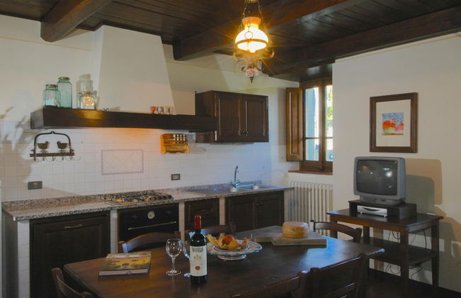 Agriturismo near Cortona with Spacious Garden & Swimming Pool - Photo 4