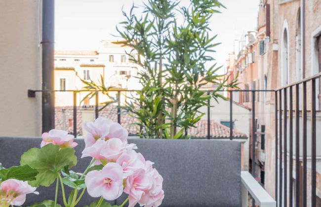 Luxury Apartment On Grand Canal - Photo 35