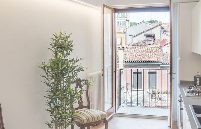 Luxury Apartment On Grand Canal - Photo 22