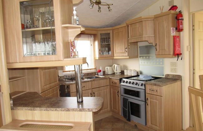 Caravan -chapel, Skegness With Decking From March - Photo 7