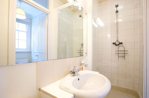 Photo 18 - ALTIDO Luxurious 2BR flat in Pimlico, near Warwick sq