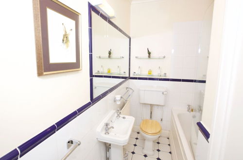 Photo 15 - JOIVY Luxurious 2BR flat in Pimlico, near Warwick sq