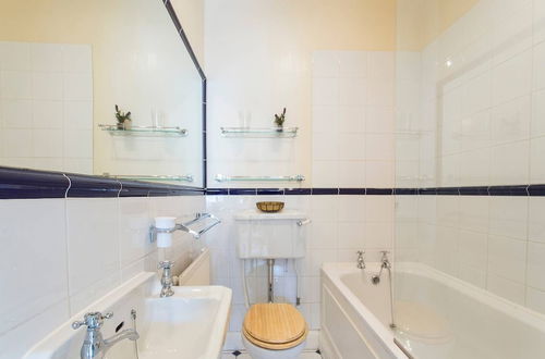 Photo 32 - JOIVY Luxurious 2BR flat in Pimlico, near Warwick sq