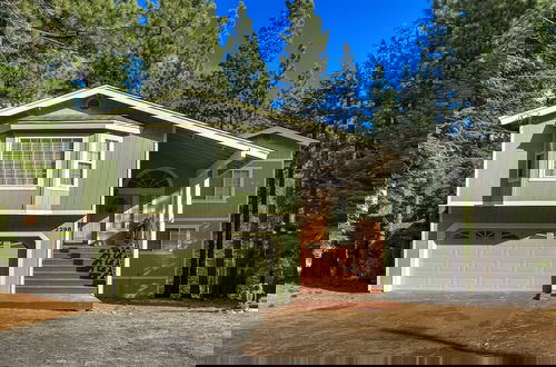 Foto 49 - Nestled Pines Retreat Hot Tub, Pool Tahoe, Foosball, +more!