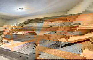 Foto 3 - Nestled Pines Retreat Hot Tub, Pool Tahoe, Foosball, +more!