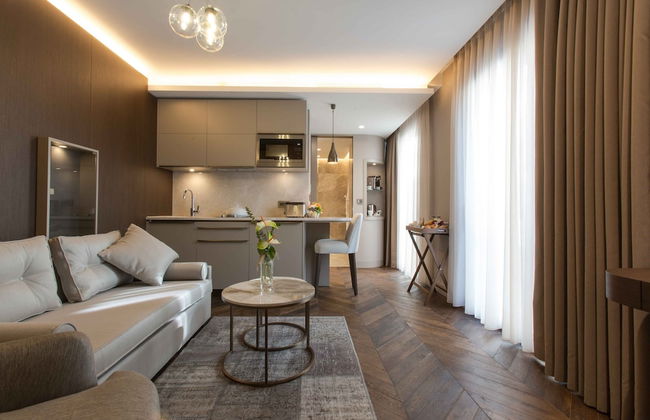 Noble22 Suites - Photo 14