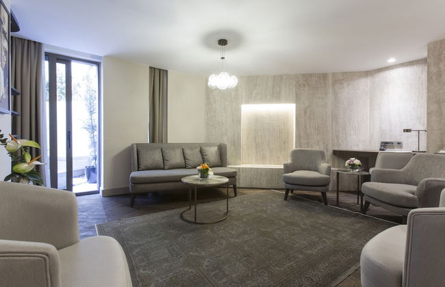 Noble22 Suites - Photo 17