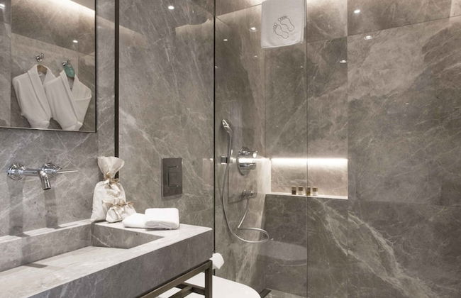 Noble22 Suites - Photo 26