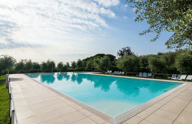 Mansion by Lake Garda With Pools & Olive Trees - Foto 1