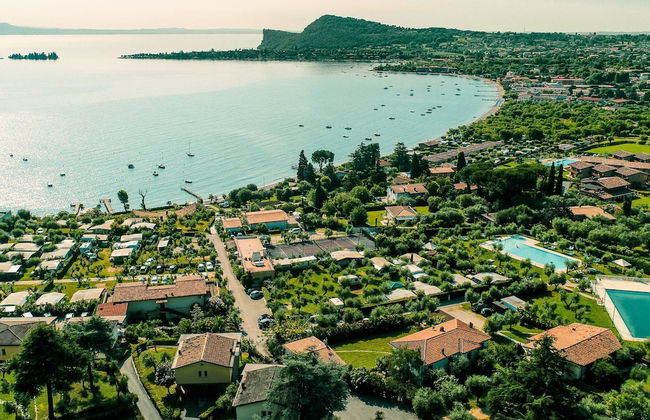 Mansion by Lake Garda With Pools & Olive Trees - Foto 38