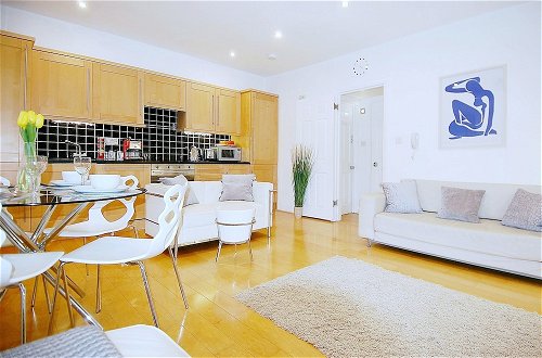Photo 26 - Luxury Designer Apartment Hammersmith 1