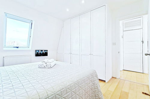 Photo 17 - Luxury Designer Apartments Hammersmith 1