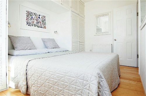 Photo 15 - Luxury Designer Apartment Hammersmith 1