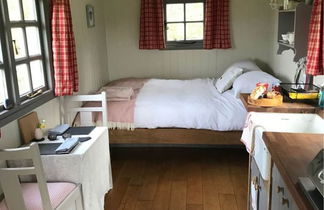 Photo 2 - Charming Shepherds Hut With Wood Fired Hot Tub