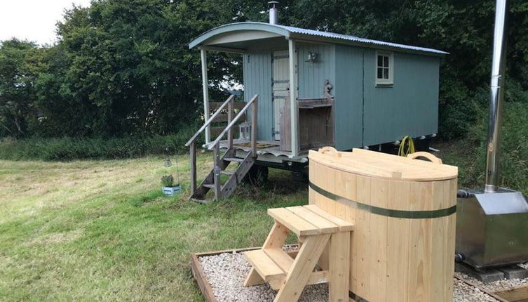 Foto 1 - Charming Shepherds Hut With Wood Fired Hot Tub