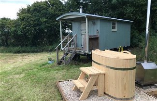 Foto 1 - Charming Shepherds Hut With Wood Fired Hot Tub