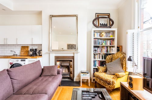 Photo 20 - Bright and Spacious Notting Hill Nest