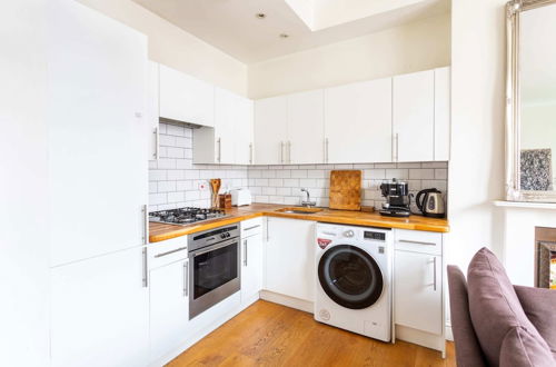 Photo 14 - Bright and Spacious Notting Hill Nest