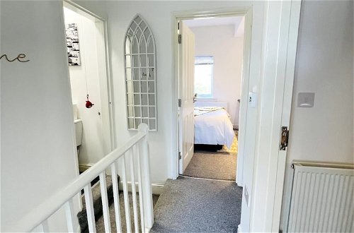 Photo 14 - Stunning 4-bed House in Derby