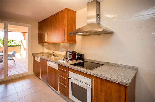 Photo 6 - Luxurious and Spacious, 3 bedroom apartment ZA16