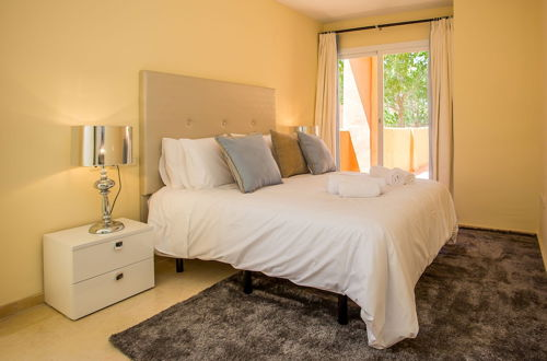 Photo 2 - Luxurious and Spacious, 3 bedroom apartment ZA16