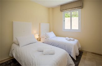 Photo 3 - Luxurious and Spacious, 3 bedroom apartment ZA16