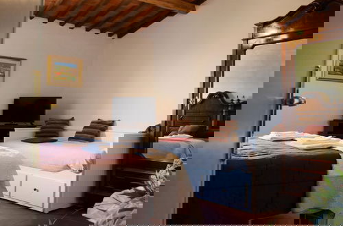 Foto 8 - Simplistic Holiday Home in Pistoia With Terrace & Garden