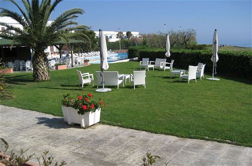 Photo 10 - Comfy Apartment with Balcony near Puglia Beach