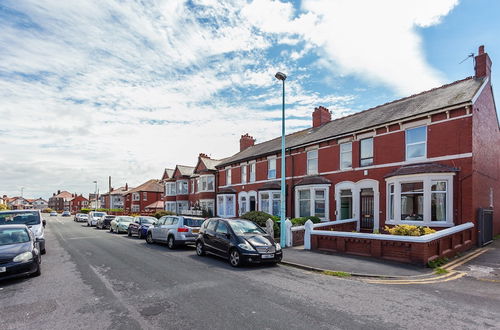 Photo 31 - Cushy Apartment in Blackpool near Sea