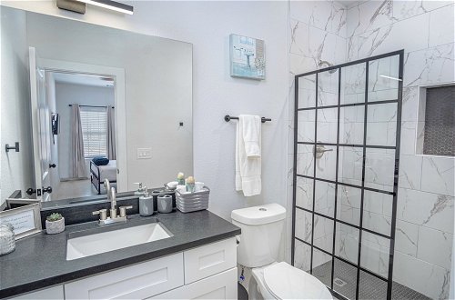 Photo 10 - Stylish Living New 3BR 2.5ba at Amazing Downtown
