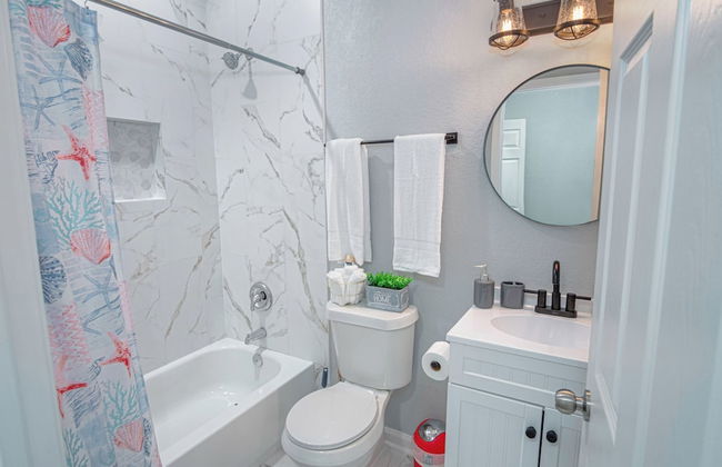 Newly Remodeled 4BR 2BA Near Amazing Downtown - Photo 20