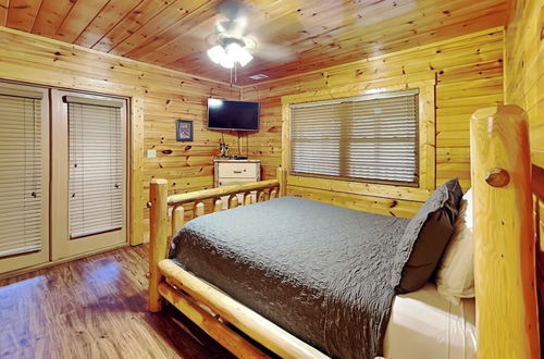 Photo 12 - Family Ties Lodge by Jackson Mountain Rentals