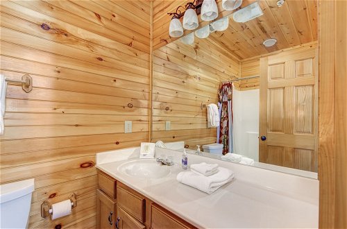 Photo 17 - Family Ties Lodge by Jackson Mountain Rentals