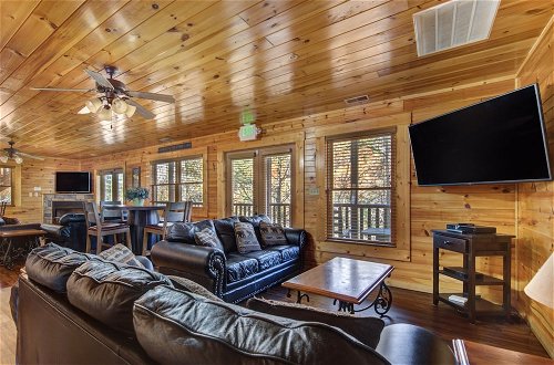 Photo 14 - Family Ties Lodge by Jackson Mountain Rentals