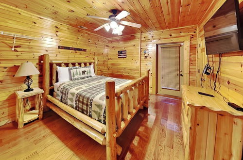 Photo 5 - Family Ties Lodge by Jackson Mountain Rentals