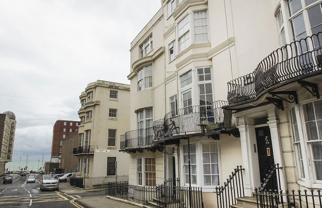 Between Piers Central by Brighton Holiday Lets - Foto 13