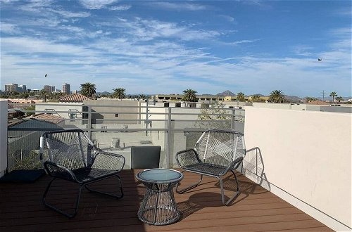 Photo 5 - City Luxury Oasis! 3 Level Condo With 360 Roof