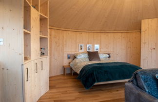 Foto 2 - Luxury and Peaceful 1-bed Roundhouse With Hot Tub