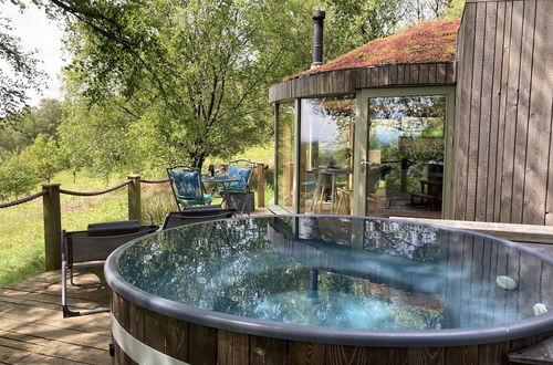 Photo 21 - Luxury and Peaceful 1-bed Roundhouse With Hot Tub